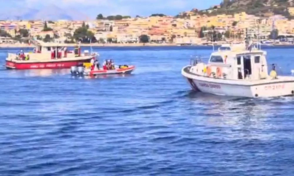 Συγκλονιστική μαρτυρία καπετάνιου που έσωσε 15 άτομα μετά το ναυάγιο σκάφους στη Σικελία: «Έγειρε στο πλάι και μετά βυθίστηκε»